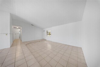 14065 SW 48th Terrace in Miami, FL - Building Photo - Building Photo