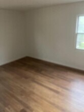 105 N Russell St in Marion, IL - Building Photo - Building Photo