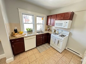 1496 Commonwealth Ave, Unit 4 in Boston, MA - Foto de edificio - Building Photo