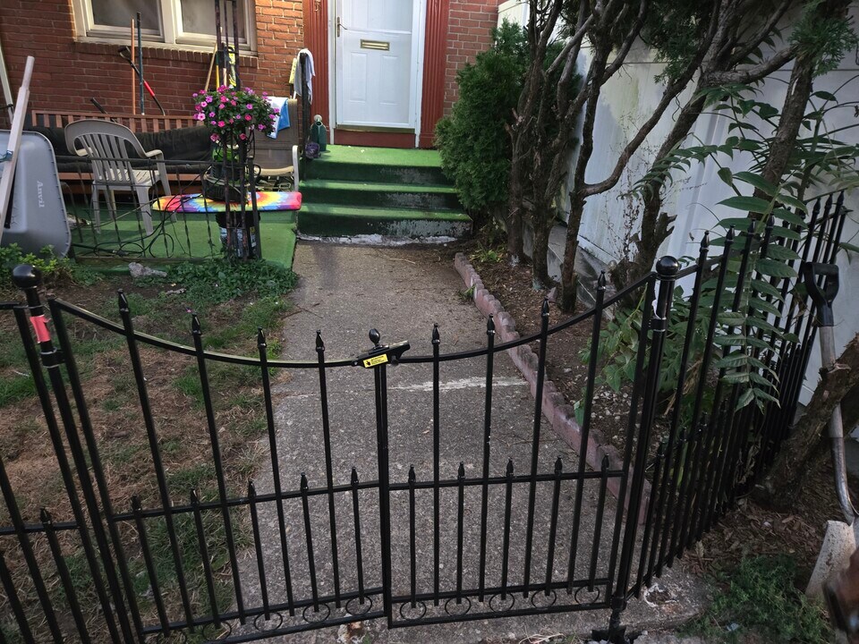 2445 Brookwood St in Harrisburg, PA - Building Photo