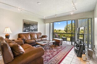 2500 Presidential Way, Unit 302 in West Palm Beach, FL - Building Photo