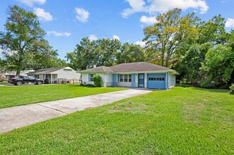 223 Wildwood St in Baytown, TX - Building Photo - Building Photo