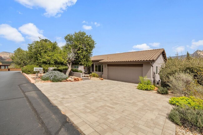 190 Rolling Hills Rd in Sedona, AZ - Building Photo - Building Photo