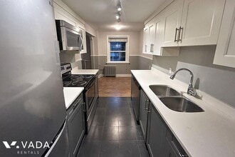 1235 Burnaby St in Vancouver, BC - Building Photo - Building Photo