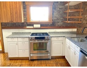 71 Boylston St-Unit -3 in Brookline, MA - Building Photo - Building Photo