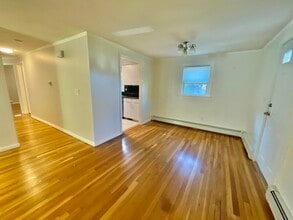 204 Hartford St in Natick, MA - Building Photo - Building Photo