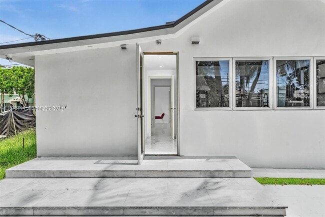 394 SE 5th Ave in Delray Beach, FL - Foto de edificio - Building Photo