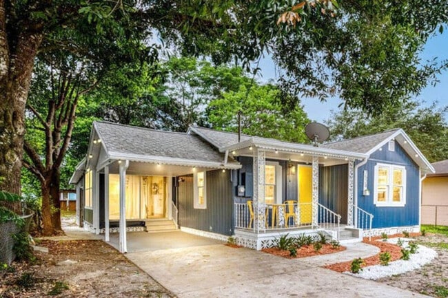 7500 E Colonial Dr in Orlando, FL - Building Photo - Building Photo