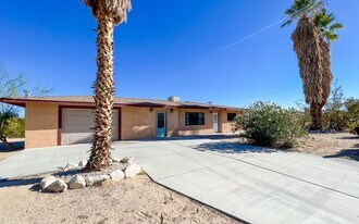 74402 Cottonwood Dr in Twentynine Palms, CA - Building Photo