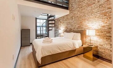 121 E 37th St in New York, NY - Building Photo - Building Photo