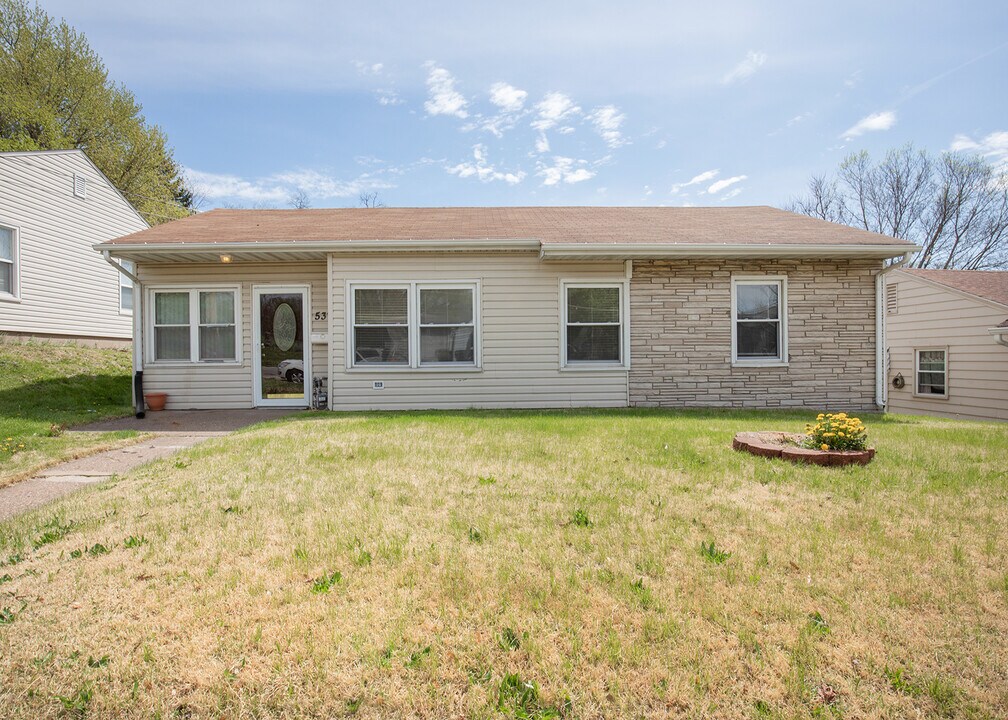 537 23rd St in Bettendorf, IA - Building Photo