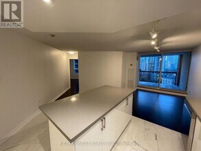 77 Maitland Pl in Toronto, ON - Building Photo - Building Photo