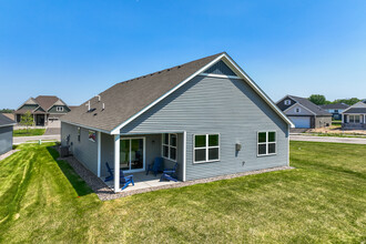 Lennar at Calarosa in Cottage Grove, MN - Foto de edificio - Building Photo