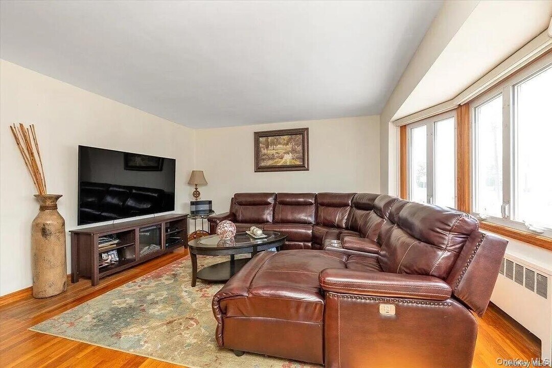 59 W Fenimore St in Valley Stream, NY - Building Photo