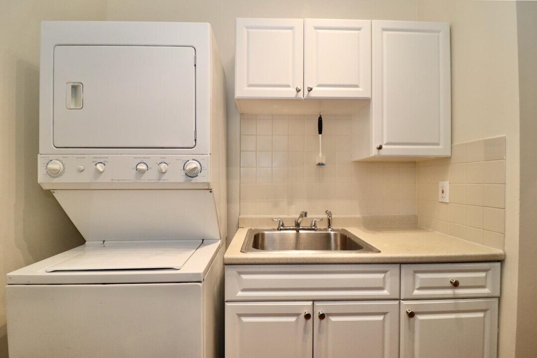 168 COLES St in Jersey City, NJ - Building Photo