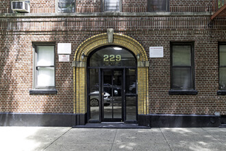 229 W 144th St in New York, NY - Building Photo - Building Photo