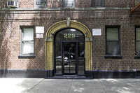 229 W 144th St in New York, NY - Foto de edificio - Building Photo