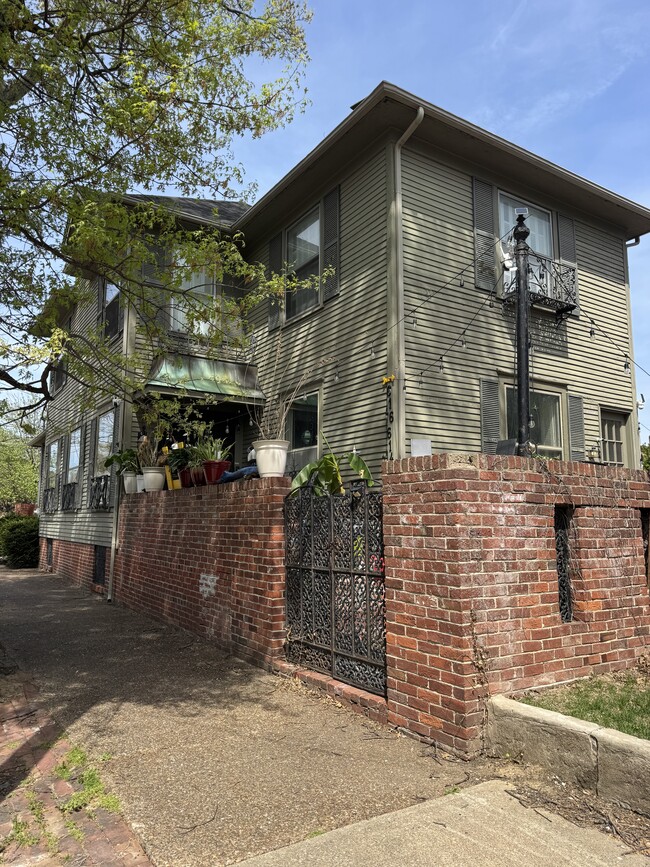 616 SE 3rd St, Unit 2, Unit 2