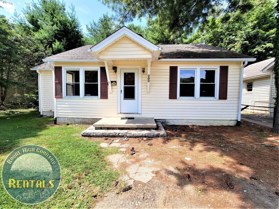 252 Faculty St in Boone, NC - Building Photo