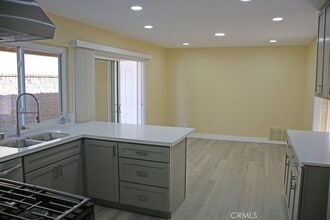 2538 Alona St in Santa Ana, CA - Foto de edificio - Building Photo