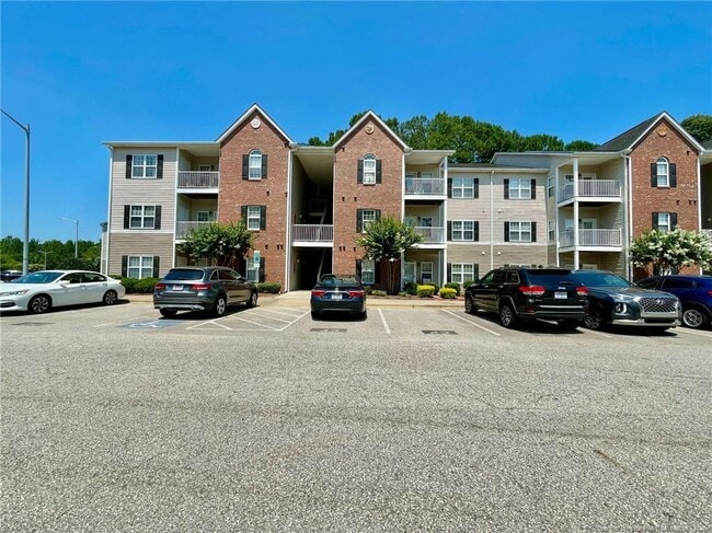 635 Marshtree Ln in Fayetteville, NC - Foto de edificio - Building Photo