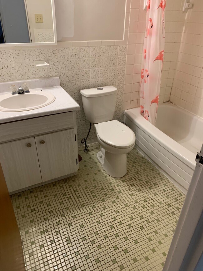 3044 Sandwich St. in Windsor, ON - Foto de edificio - Building Photo