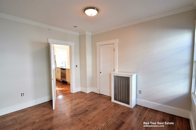 3916 Washington St, Unit 1 in Boston, MA - Foto de edificio - Building Photo