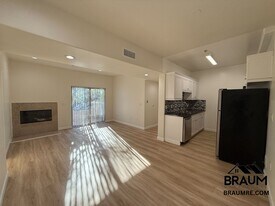 10849 Fruitland Dr in Los Angeles, CA - Building Photo