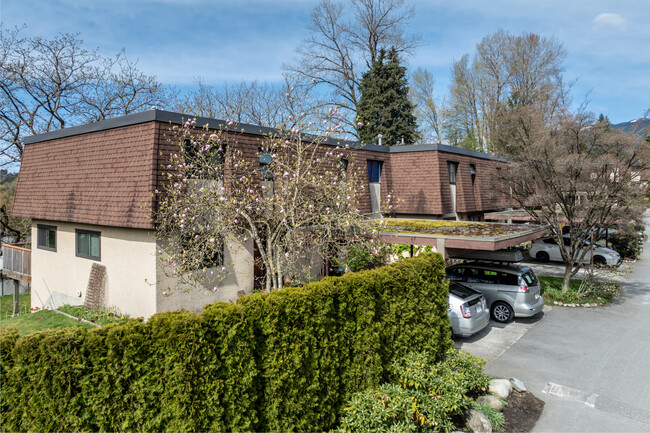 809 Old Lillooet Rd