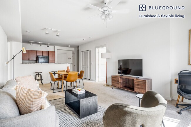 250 Bellevue Way NE-Unit -FL5-ID322 in Bellevue, WA - Building Photo - Building Photo