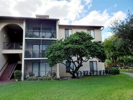 201 Foxtail Dr in Greenacres, FL - Building Photo