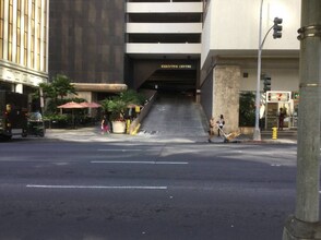 1088 Bishop St in Honolulu, HI - Building Photo - Building Photo