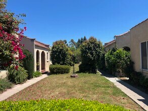 1018 1/2 N Serrano Ave in Los Angeles, CA - Building Photo - Building Photo