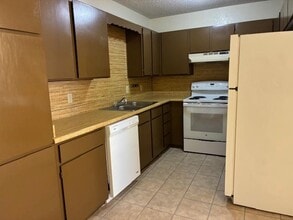 405 Rockcrest Dr in Cleburne, TX - Building Photo - Building Photo