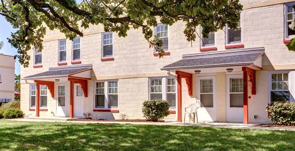 Fairbanks Flats in Beloit, WI - Building Photo