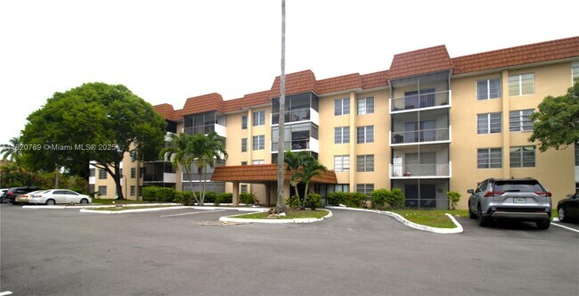 4168 Inverrary Dr in Lauderhill, FL - Building Photo - Building Photo