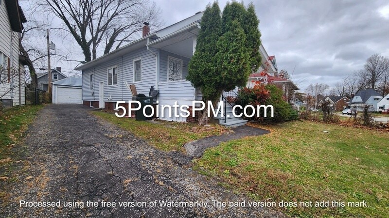 13721 Alvin Ave in Garfield Heights, OH - Foto de edificio
