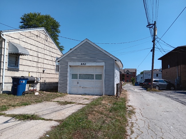 640 N Summit St in Bowling Green, OH - Building Photo - Building Photo