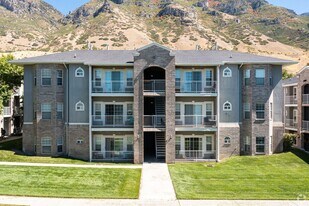 392 N Seven Peaks Blvd, Unit 322 in Provo, UT - Building Photo