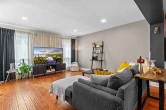 9009 N Plaza in Austin, TX - Building Photo - Building Photo