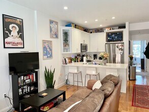 245 Chelsea St, Unit 2 in Boston, MA - Building Photo - Building Photo