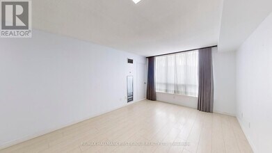 711 Rossland Rd E in Whitby, ON - Building Photo - Building Photo