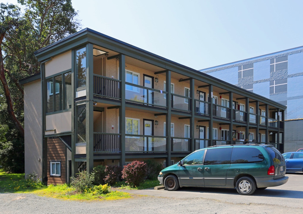 2653 Sooke Rd in Langford, BC - Building Photo