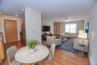 The Ridge Apartments & Townhomes in Charleston, WV - Foto de edificio - Building Photo