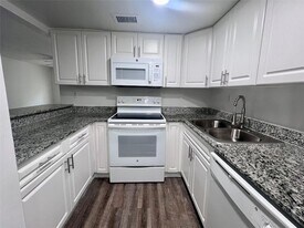 17350 NW 68th Ave, Unit 400-105 in Hialeah, FL - Building Photo