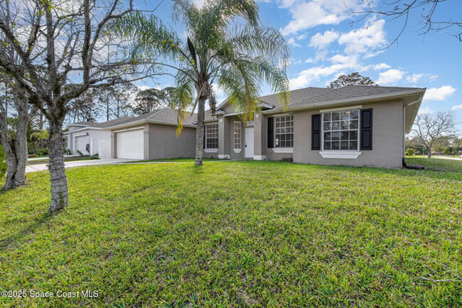 1198 Kenmore St NW in Palm Bay, FL - Foto de edificio - Building Photo