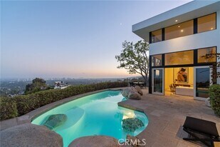 1436 Summitridge Dr in Beverly Hills, CA - Building Photo