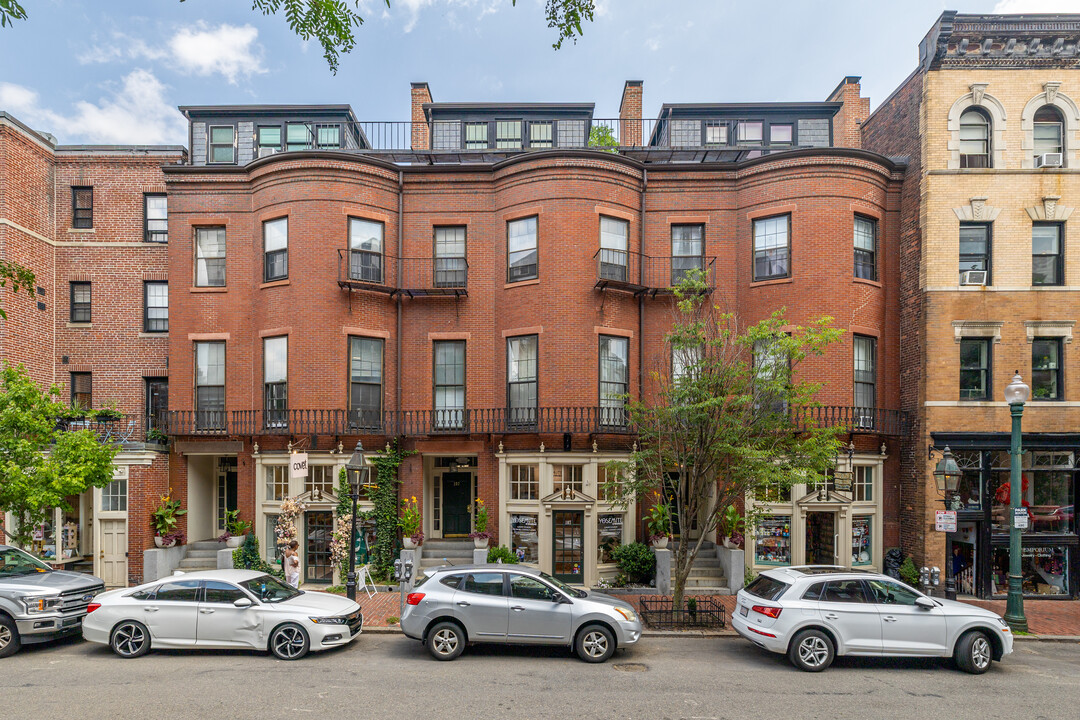 105 Charles St in Boston, MA - Building Photo