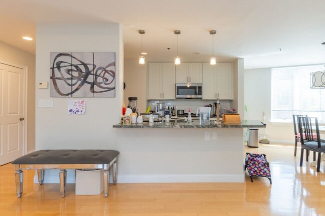 1602 Beacon St in Brookline, MA - Building Photo - Building Photo