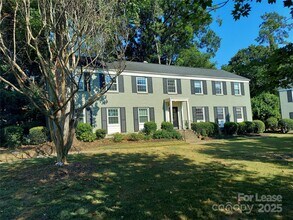 557 Wakefield Dr in Charlotte, NC - Building Photo - Building Photo